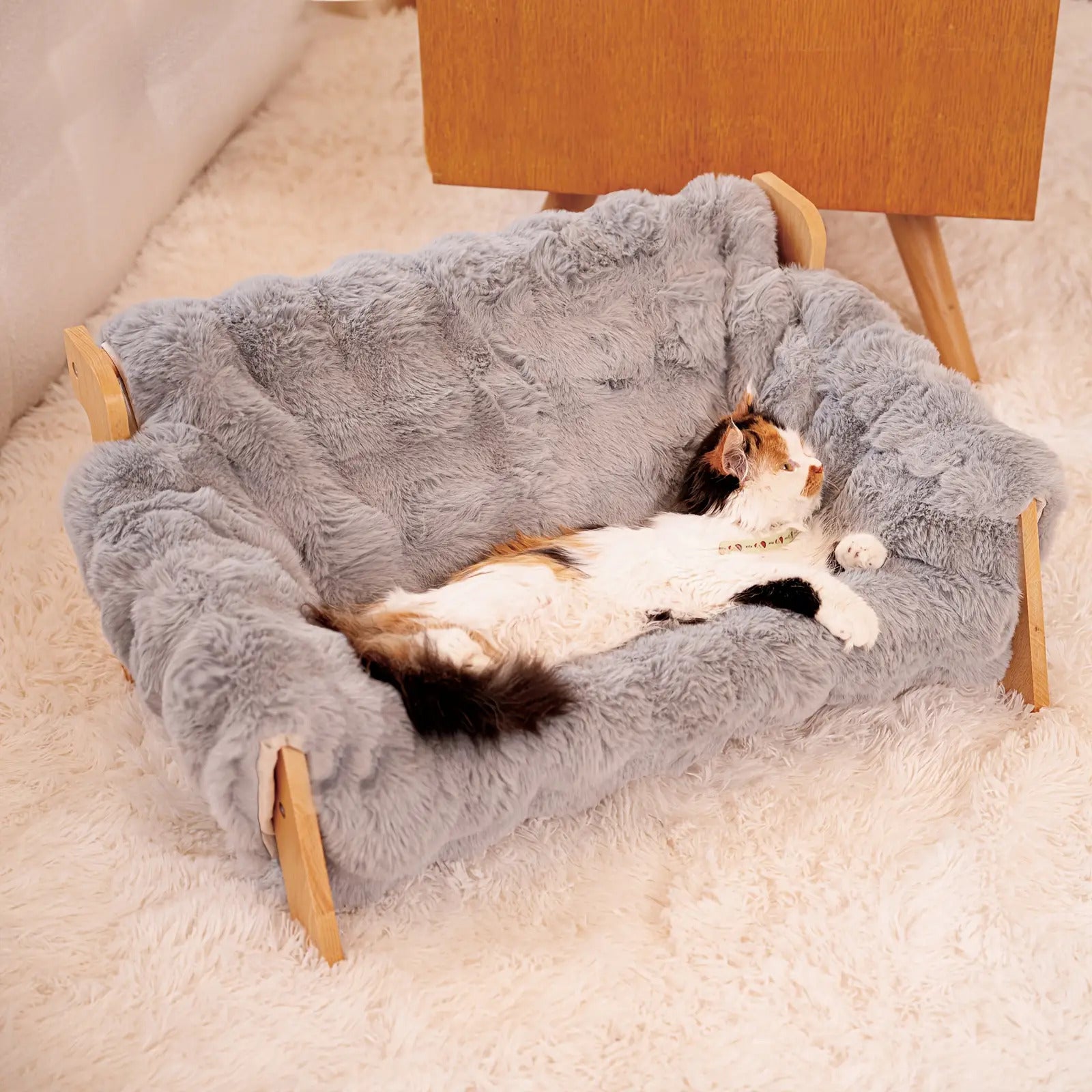 Raised Pet Couch, Made of Solid Wood, Ideal for Both for cats And Dogs, in Off-White Color (27.2\